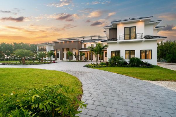 Backyard, Exterior, Facade, Modern