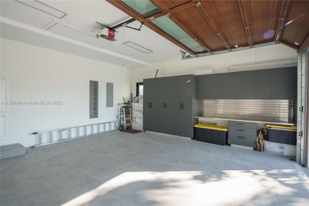 Garage, Interior