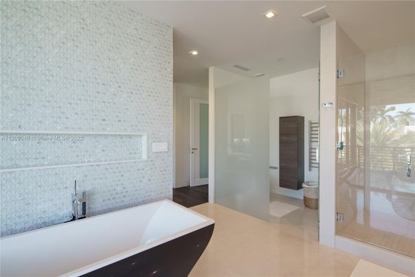 Bathroom, Free Standing Baths, Glass Shower, Interior, Recessed Lighting