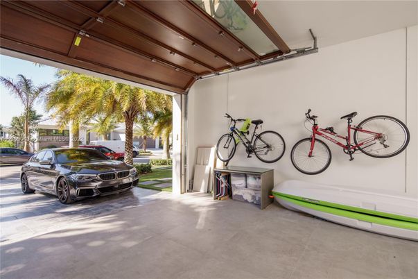 Exterior, Garage