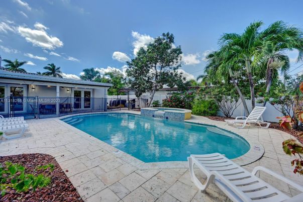 Exterior, Pool