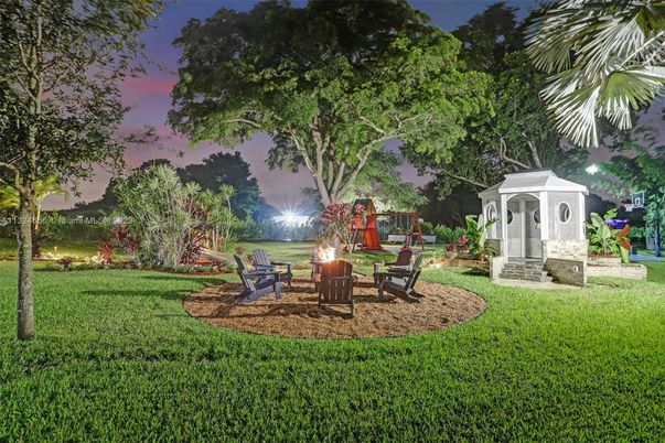 Backyard, Exterior, Playground