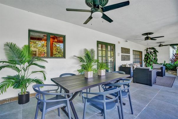 Dining room, Interior