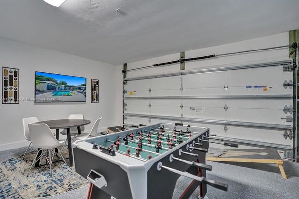 Game Room, Interior