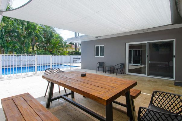 Exterior, Pool