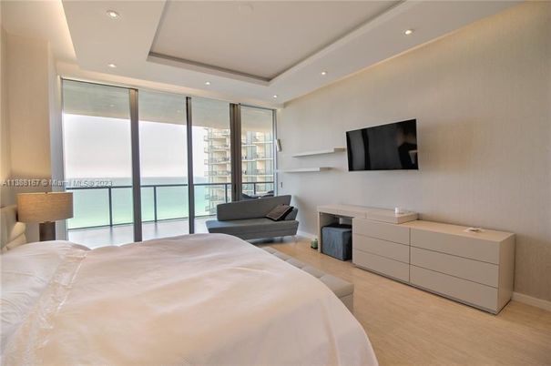 Bedroom, Interior, Recessed Lighting, Water, Wood Texture Flooring