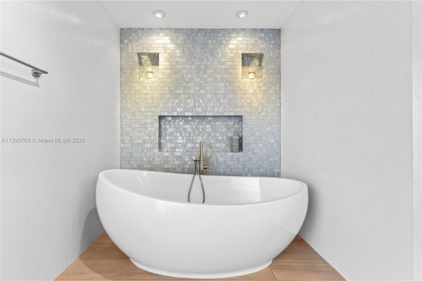 Bathroom, Free Standing Baths, Interior, Recessed Lighting, Wood Texture Flooring