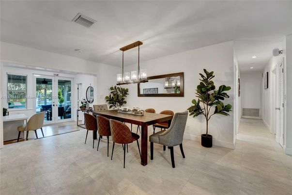 Dining room, Interior, Pendant Lights, Recessed Lighting