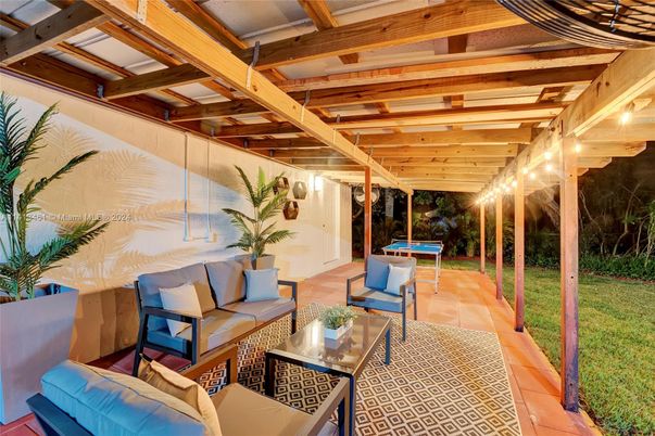 Exterior, Wooden Beams