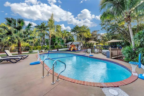 Exterior, Playground, Pool