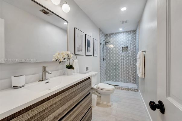 Bathroom, Interior, Recessed Lighting