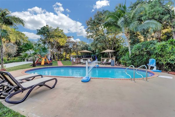 Exterior, Playground, Pool
