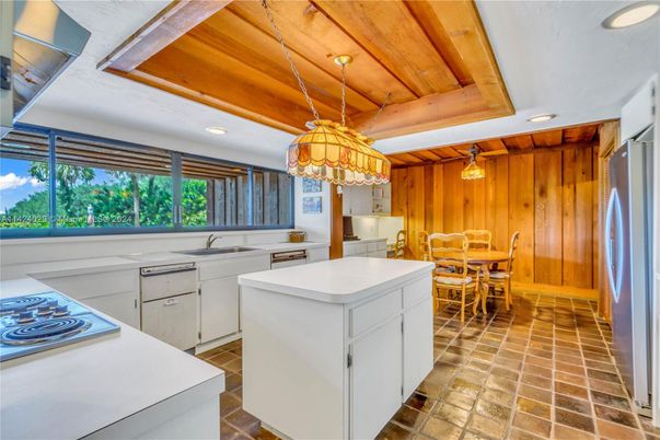 Chandelier, Dining room, Interior, Kitchen, Pendant Lights, Recessed Lighting, Wooden Beams, Wooden Ceilings, Wooden Walls