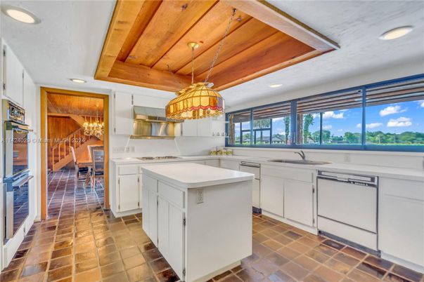 Chandelier, Dining room, Interior, Kitchen, Pendant Lights, Recessed Lighting, Stainless Steel Appliances, Wooden Beams, Wooden Ceilings