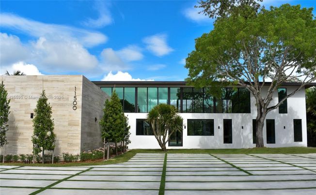 Backyard, Exterior, Facade, Modern
