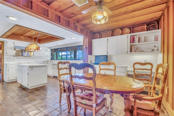 Dining room, Interior, Kitchen, Pendant Lights, Recessed Lighting, Wooden Ceilings