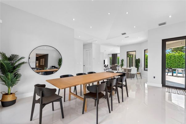 Dining room, Interior, Recessed Lighting