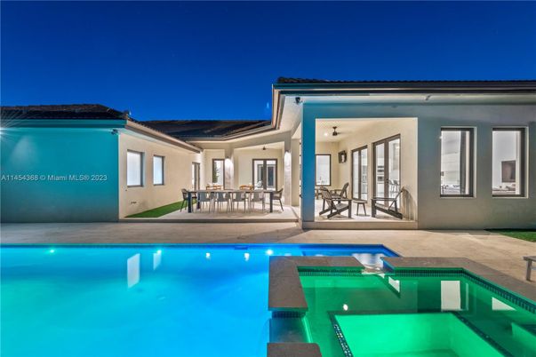Exterior, Pool