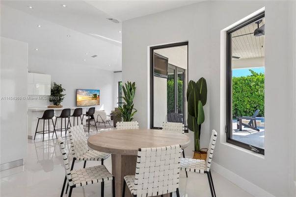 Dining room, Interior, Recessed Lighting
