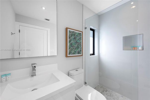 Bathroom, Interior, Recessed Lighting