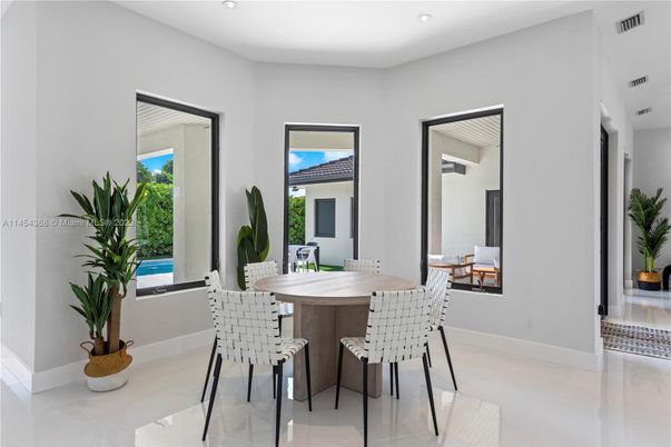 Dining room, Interior, Recessed Lighting