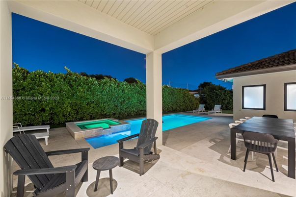 Exterior, Pool