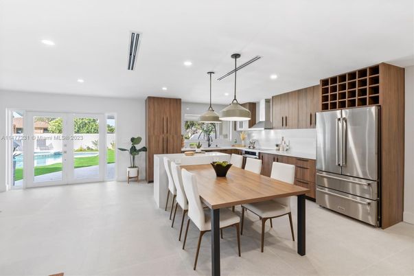 Dining room, Interior, Kitchen, Pendant Lights, Recessed Lighting, Stainless Steel Appliances