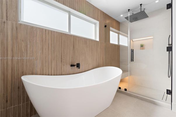 Bathroom, Free Standing Baths, Glass Shower, Interior, Recessed Lighting
