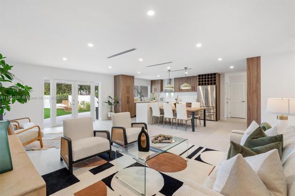 Dining room, Interior, Kitchen, Living room, Pendant Lights, Recessed Lighting, Stainless Steel Appliances