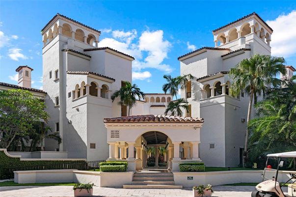 Exterior, Facade, Spanish Mediterranean