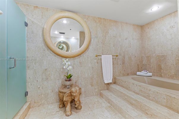 Bathroom, Interior, Recessed Lighting