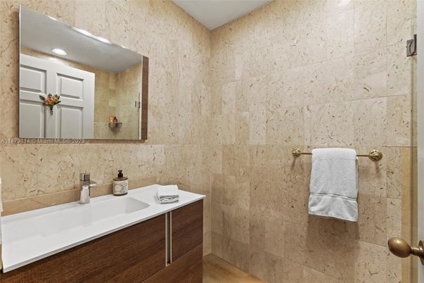 Bathroom, Interior, Recessed Lighting