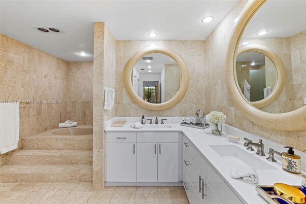 Bathroom, Dual Sink Vanities, Interior, Recessed Lighting