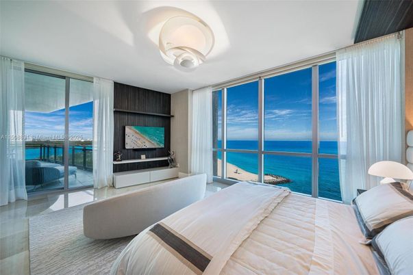 Bedroom, Interior, Water