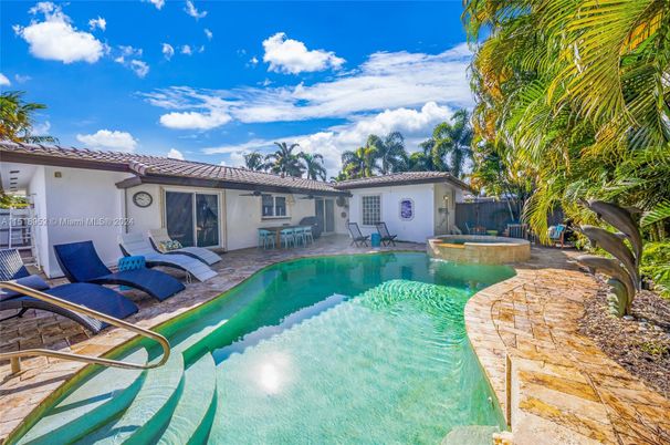 Exterior, Pool