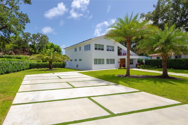 Backyard, Exterior, Facade, Ranch