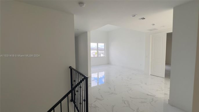 Empty room, Interior, Marble, Recessed Lighting