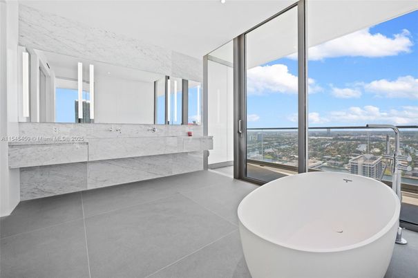 Bathroom, Free Standing Baths, Interior