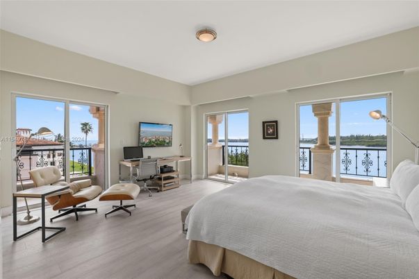 Bedroom, Home Office, Interior, Water, Wood Texture Flooring