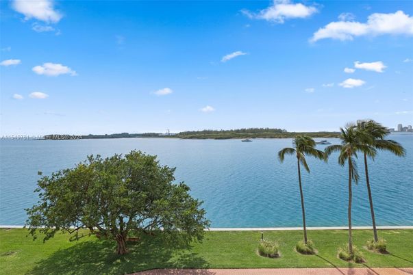 Exterior, Lake