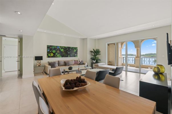 Dining room, Interior, Living room, Recessed Lighting, Water