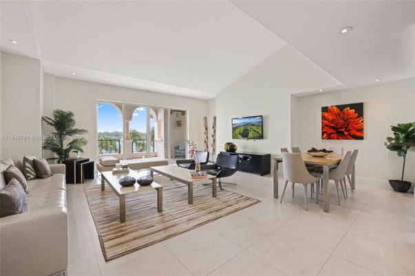Dining room, Interior, Living room, Recessed Lighting