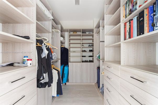Interior, Walk-in Closets, Wood Texture Flooring