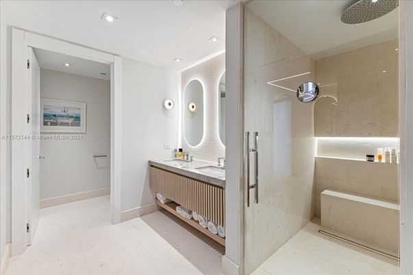 Bathroom, Interior, Recessed Lighting