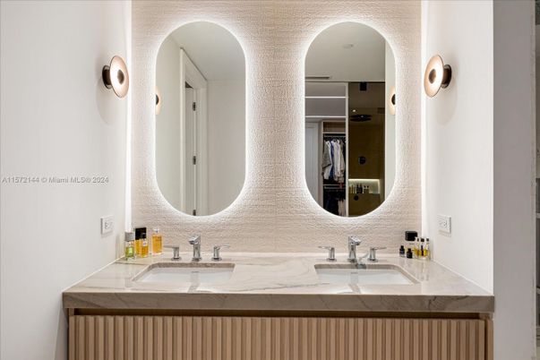 Bathroom, Dual Sink Vanities, Interior
