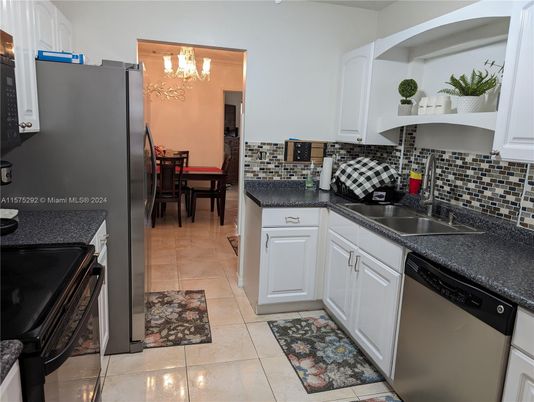 Chandelier, Dining room, Interior, Kitchen