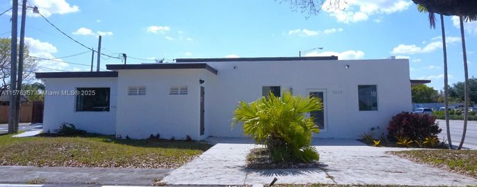 Exterior, Facade, Modern