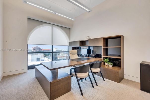 Home Office, Interior