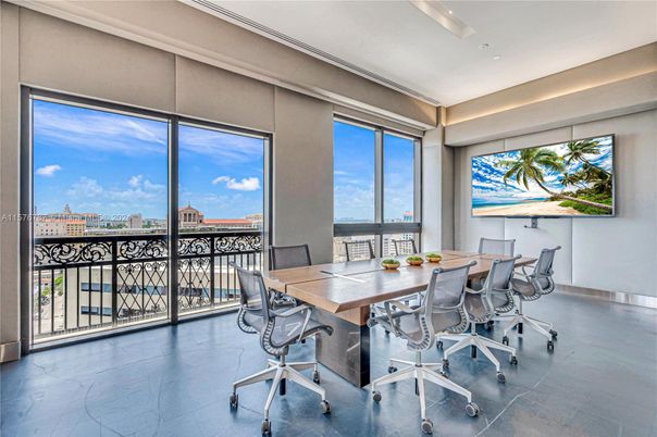 Home Office, Interior