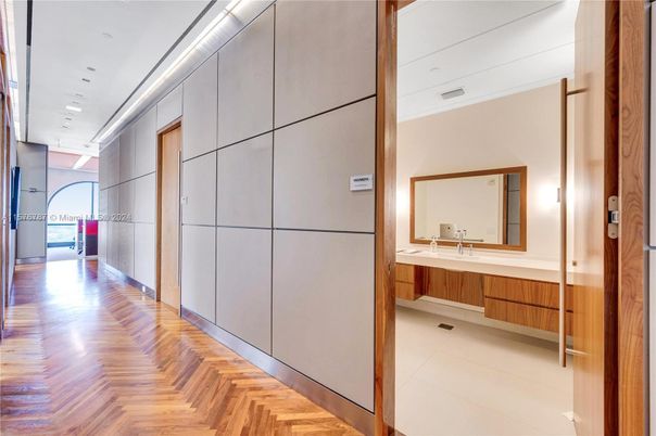 Bathroom, Interior, Recessed Lighting, Wood Texture Flooring